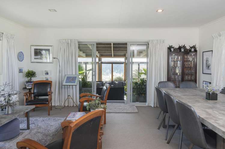 327 and 327a Taurau Valley Road Muriwai_22