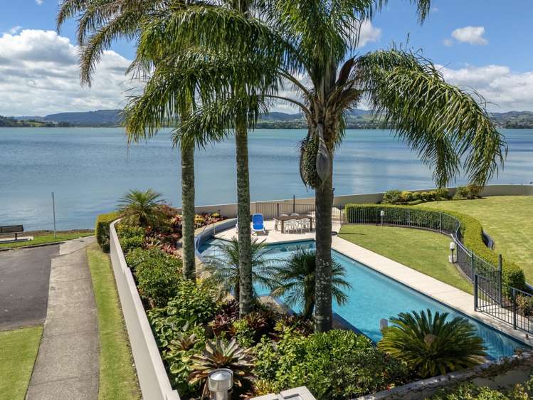 1/2 Sixth Avenue Avenues_27