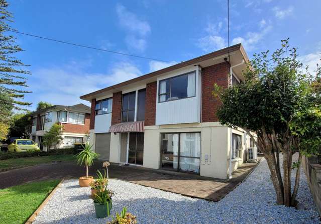 4 bedrooms home opposite the Westlake school !!!