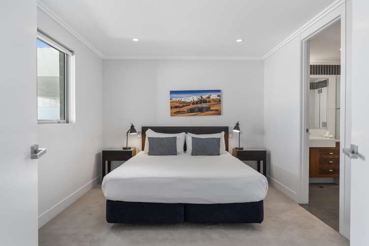 10/225 Lake Terrace Waipahihi_12