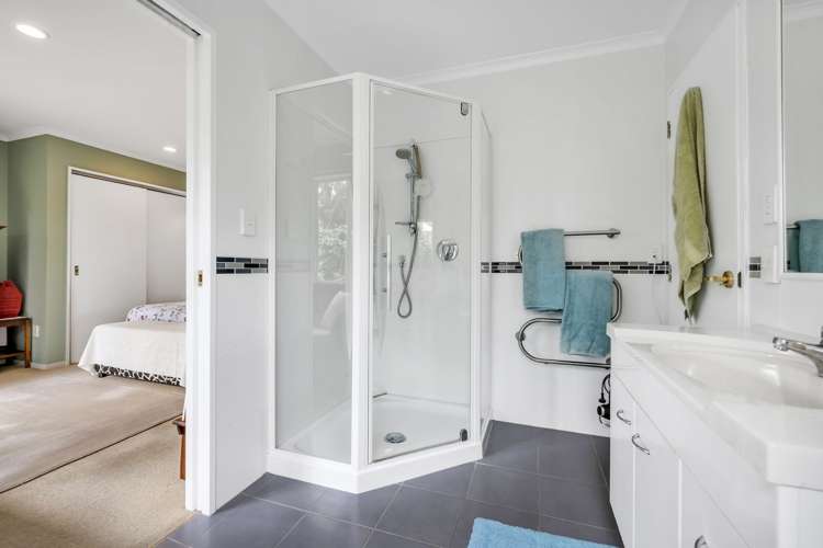 15a Menin rd Onekawa_13