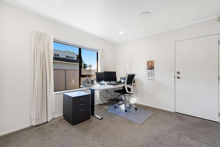 20 Butley Drive Farm Cove_20