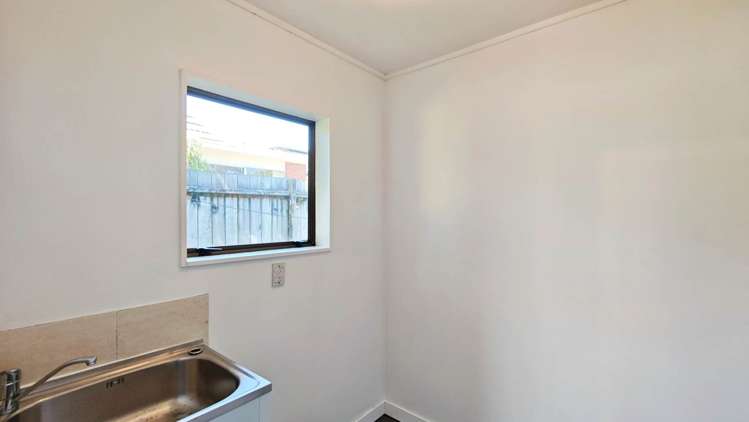 2/12 Kaipatiki Road Glenfield_9