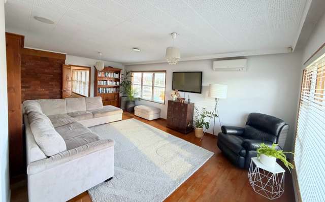 Charming & Spacious 3-Bedroom Home with Huge Yard!