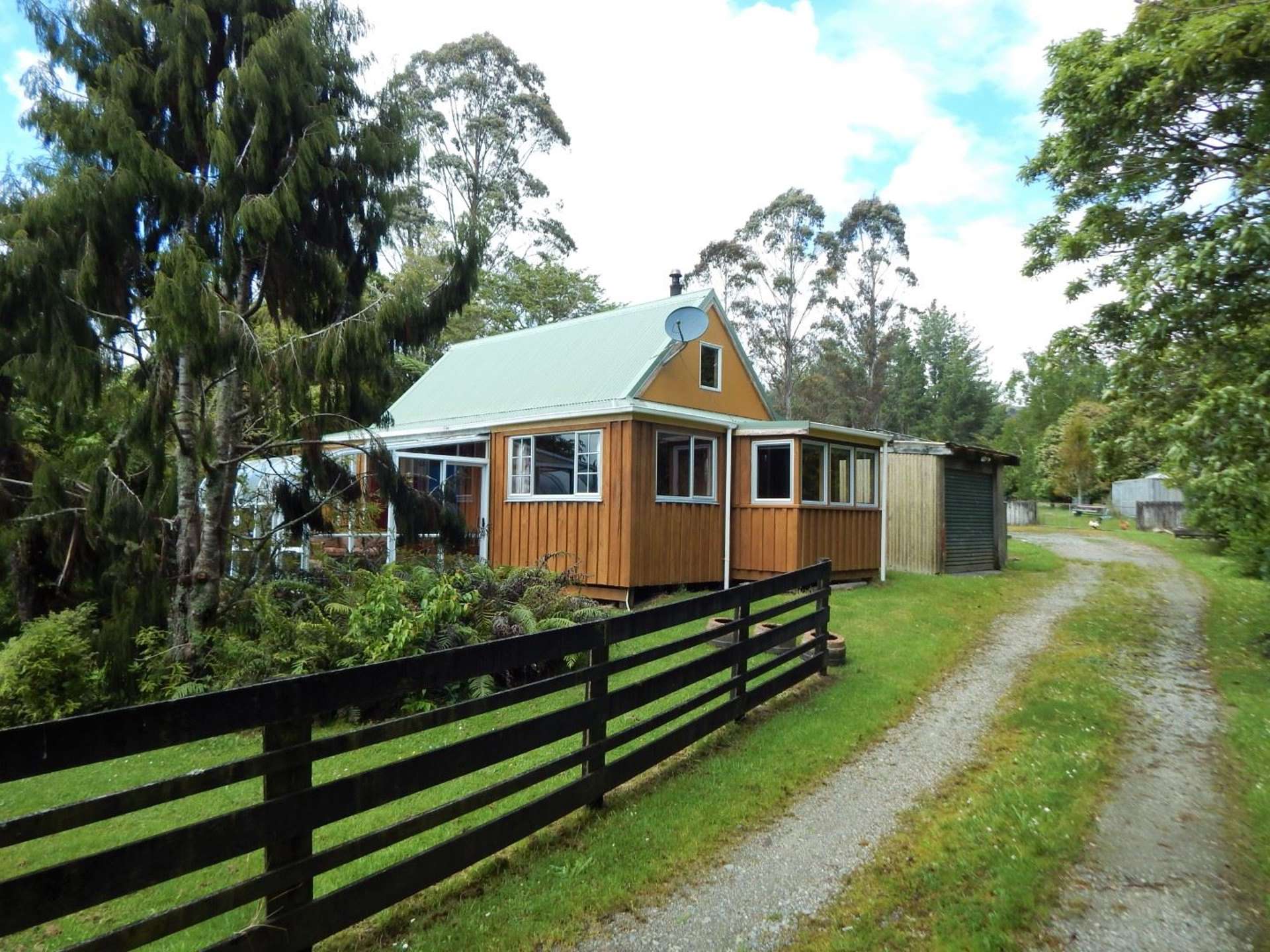 61 Humphreys Gully West Hokitika_0