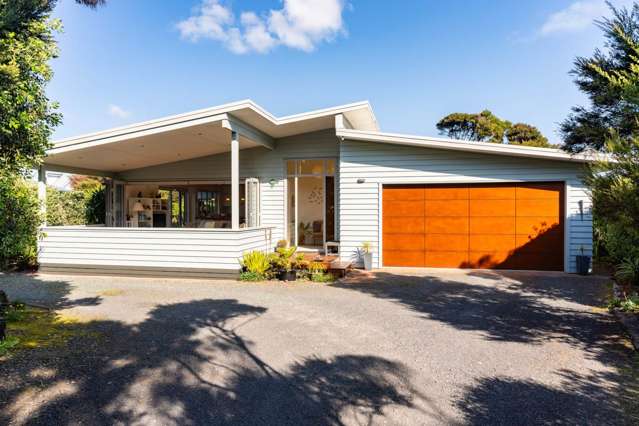 Quintessential Mangawhai Heads Living