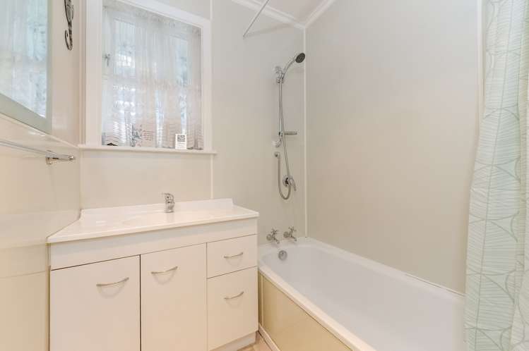 15 Ingleby Place Kelston_12