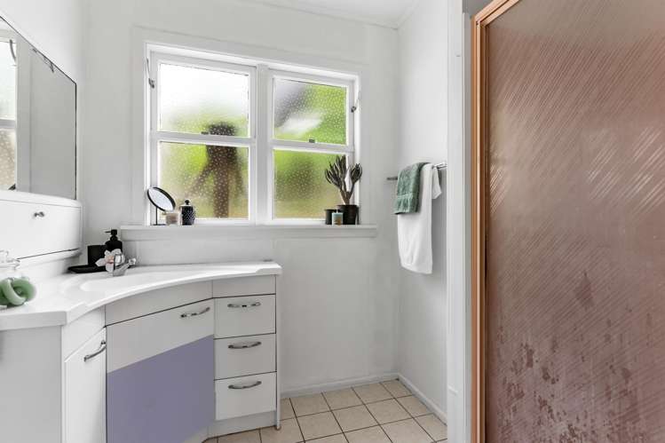 45 Bracken Road Paparangi_8