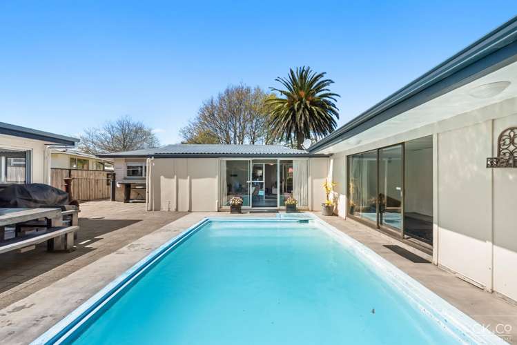 91 California Drive Totara Park_19