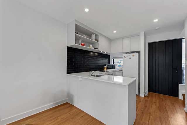 2/119 Bruce McLaren Road Henderson_3