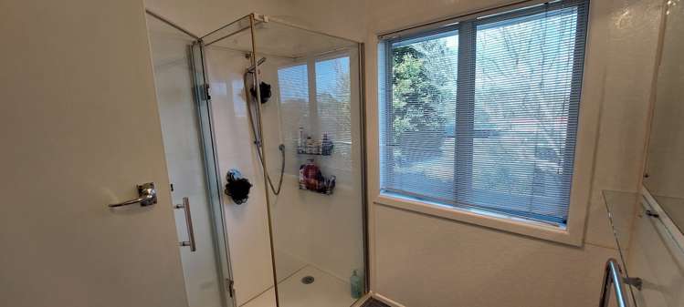 45 Riverhills Avenue Pakuranga Heights_12