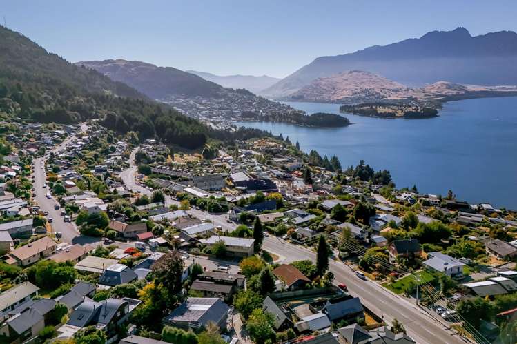 6 Wynyard Crescent Fernhill/Sunshine Bay_14