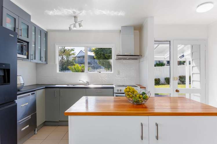 24 Squirrel Lane Browns Bay_2