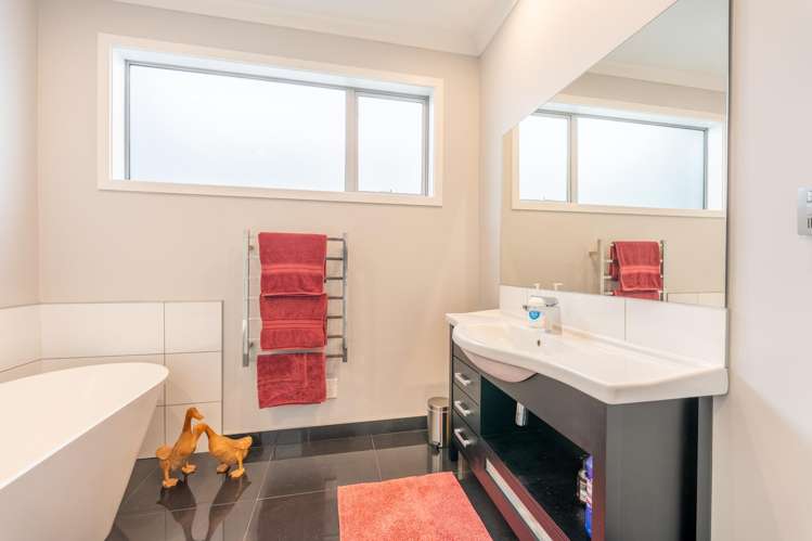 2 Meadowstone Street Gleniti_31