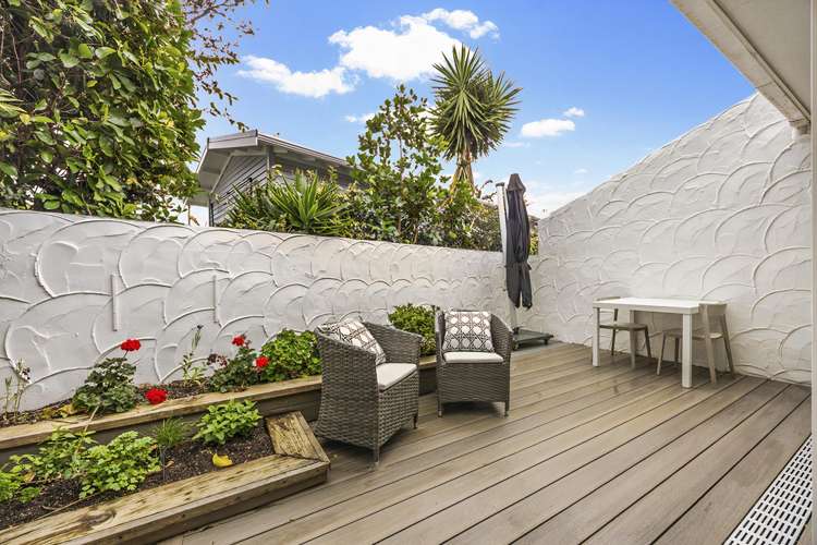 2/19 Seaview Avenue Northcote_5