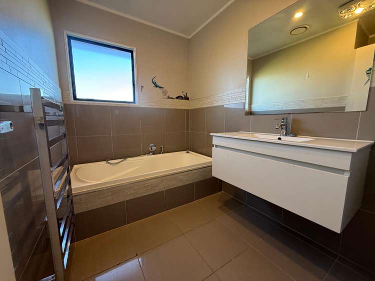  147 Botany Road Botany Downs_5