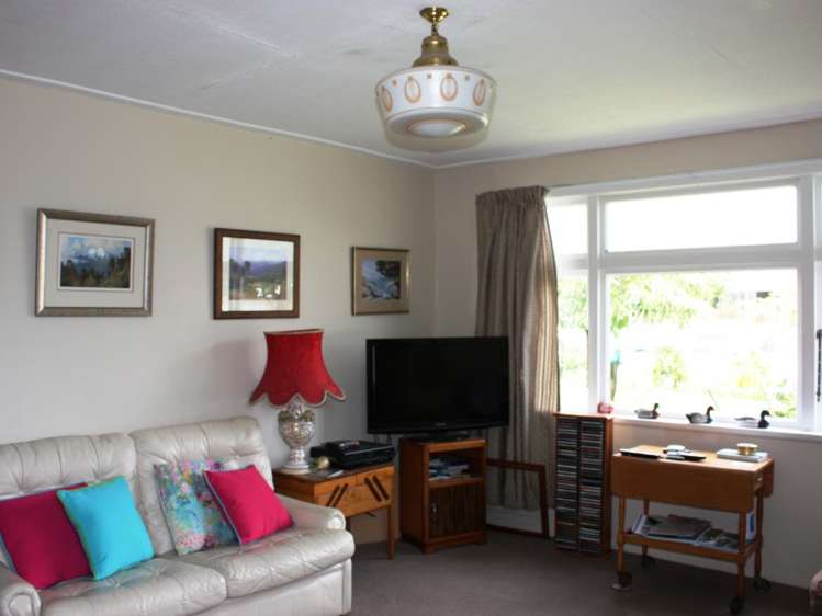 31 Main Road Owaka_6