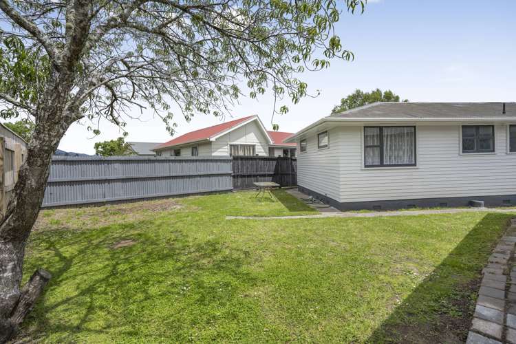 11 Dewsbury Grove Wainuiomata_15