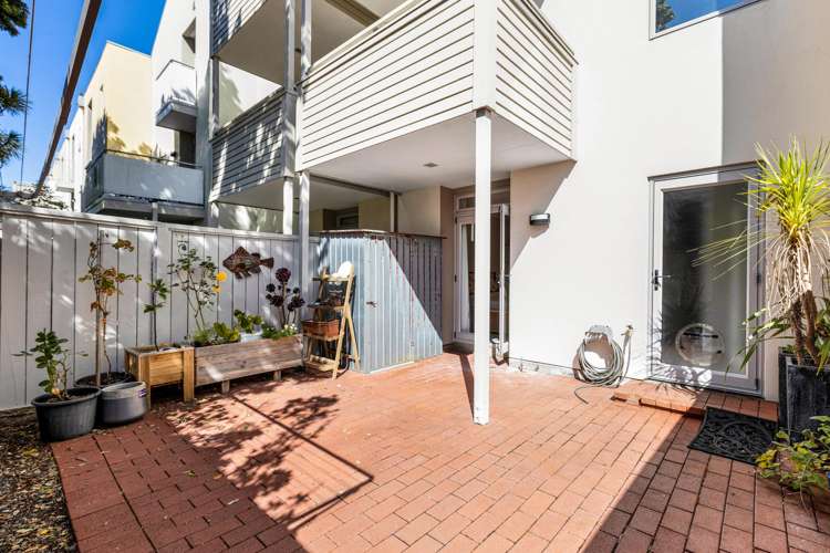 35/305 Evans Bay Parade Hataitai_19