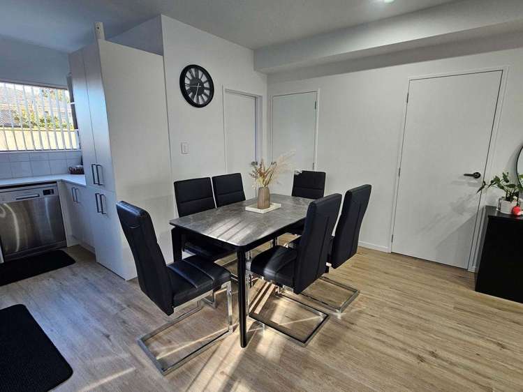 12 Eileen Newey Place 11401_5