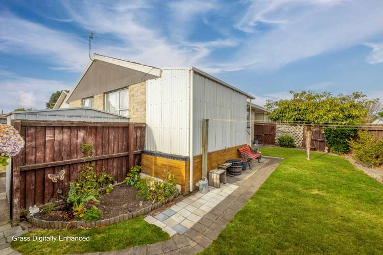 1/4 Leonie Place Aranui_12
