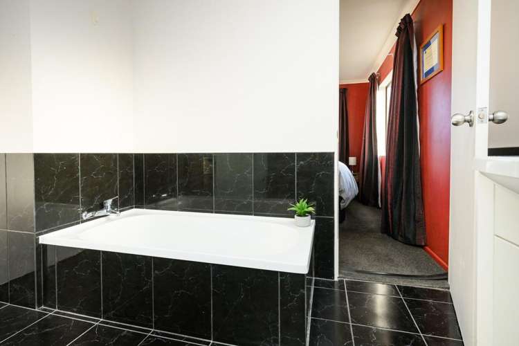 28 Dahlstrom Grove Kelvin Grove_15