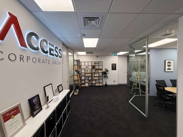 MODERN NEWMARKET OFFICE WITH 10 PARKS + NEW FI...