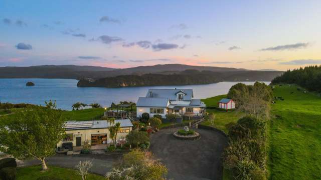 Internationally Appealing Retreat on Lake Rotoiti