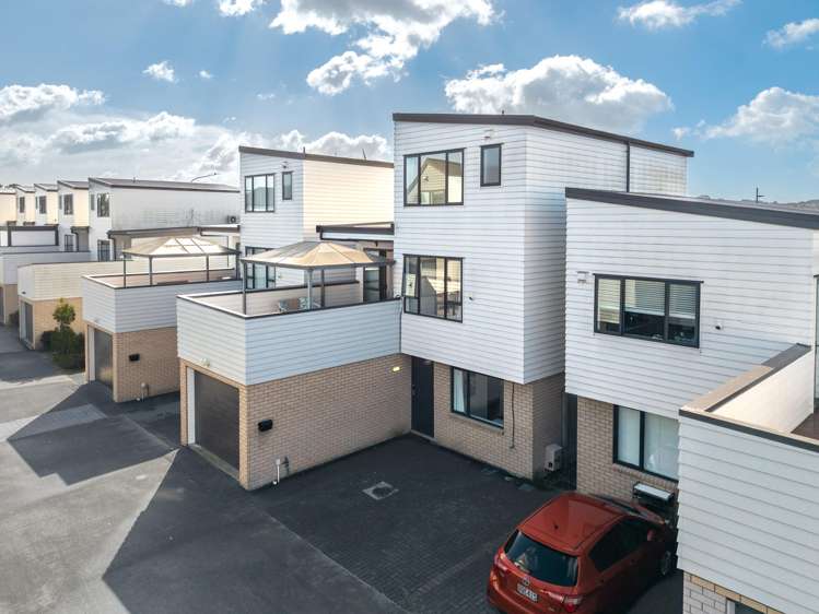 4 Te Whitinga Lane Flat Bush_21