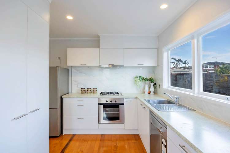 2/6 Northcote Road Takapuna_8