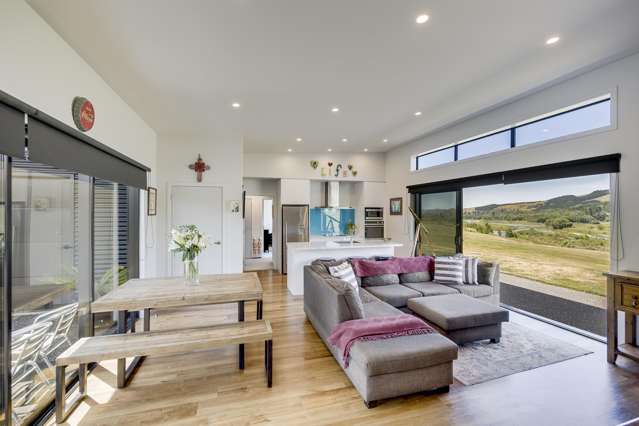 8 Riverview Drive Otane_3