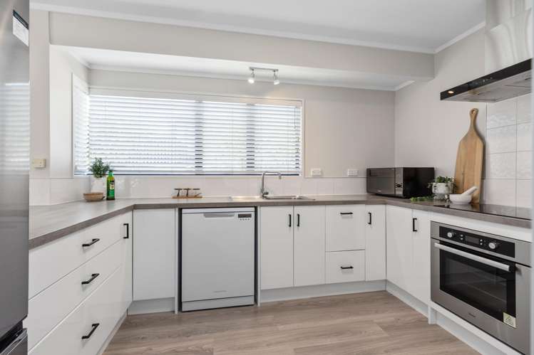 2/285 Oceanbeach Road Mount Maunganui_6