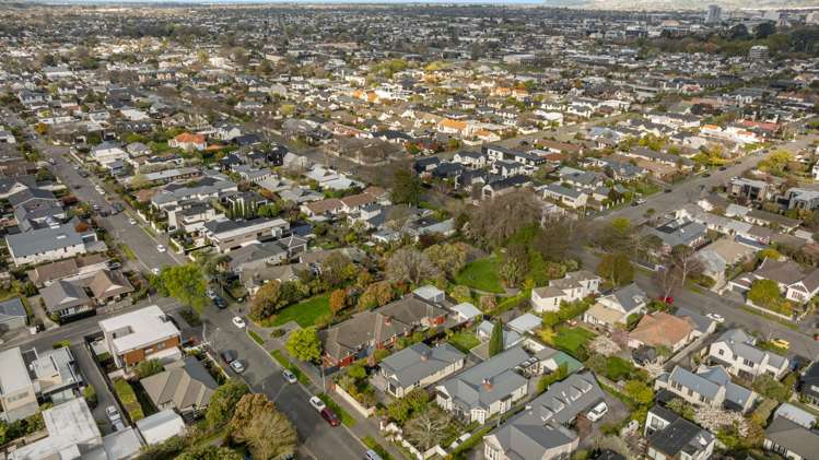 2/36 Office Road Merivale_15
