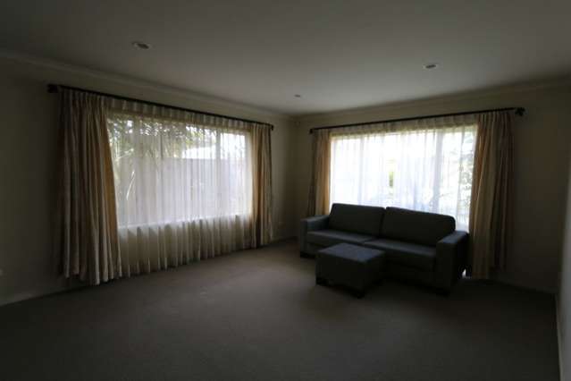 60 Salford Crescent Flat Bush_1
