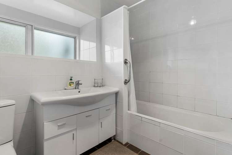 78 Mcrobbie Road Kingseat_8