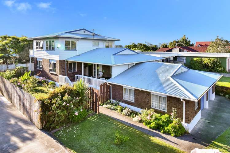 6 Moor Park Wattle Downs_0