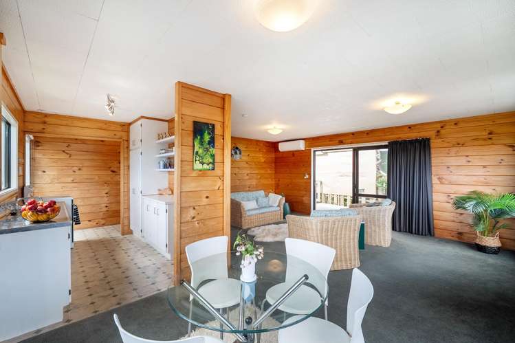 1/8 Camilla Grove Totara Vale_2