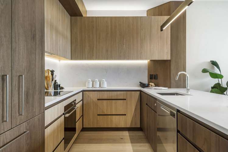 9/423-427 Beach Road_4