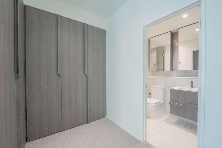 1001/10 Commerce Street Auckland Central_13