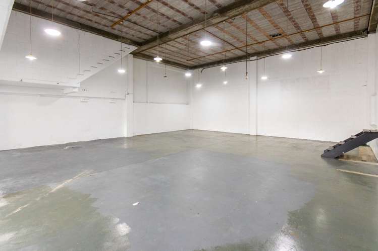 Basement 1/65 Birkenhead Avenue_0