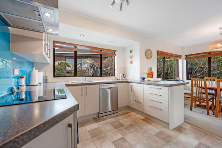 2/79 Mirrabooka Avenue Botany Downs_5