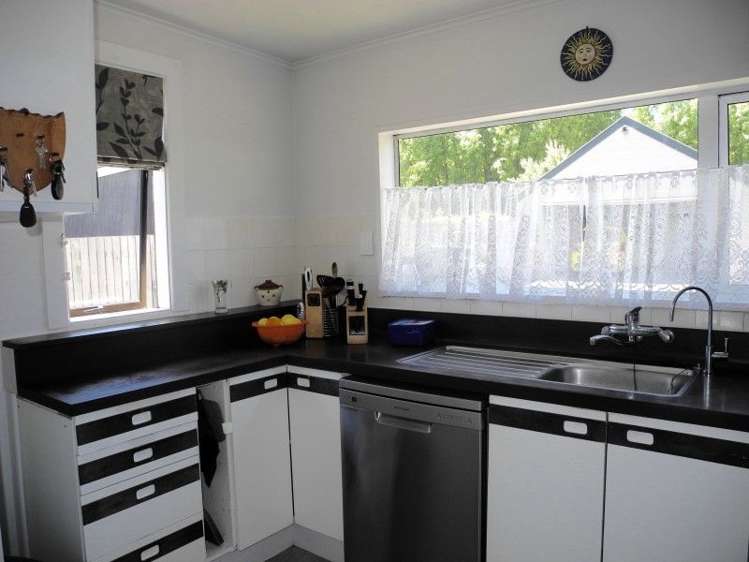 7 Old French Road Takamatua_6