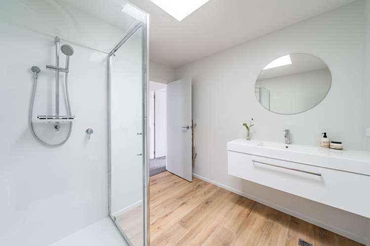 4/11 Lees grove Wainuiomata_10