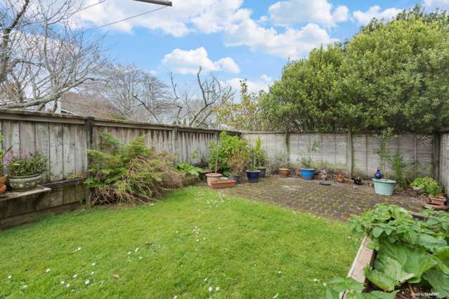 2f Golf Road Epsom_3