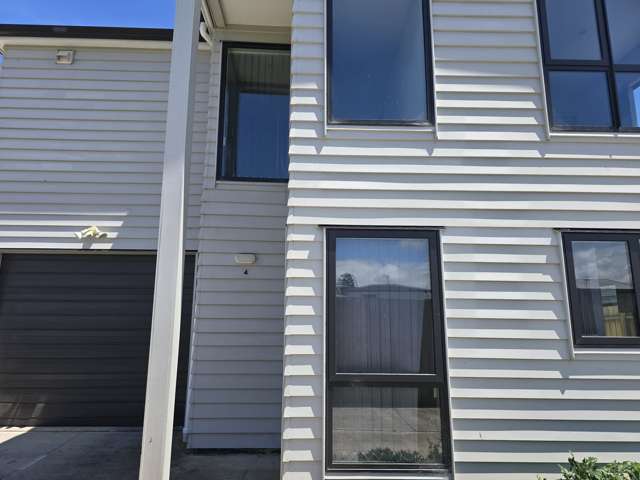 Near new 4 Bedroom Beauty in Mangere East