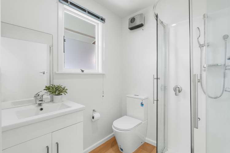 56 Woodbury Street Russley_9