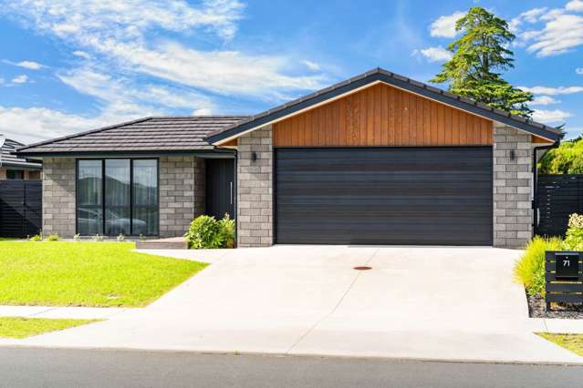 Contemporary Home Crafted for Ultimate Comfort