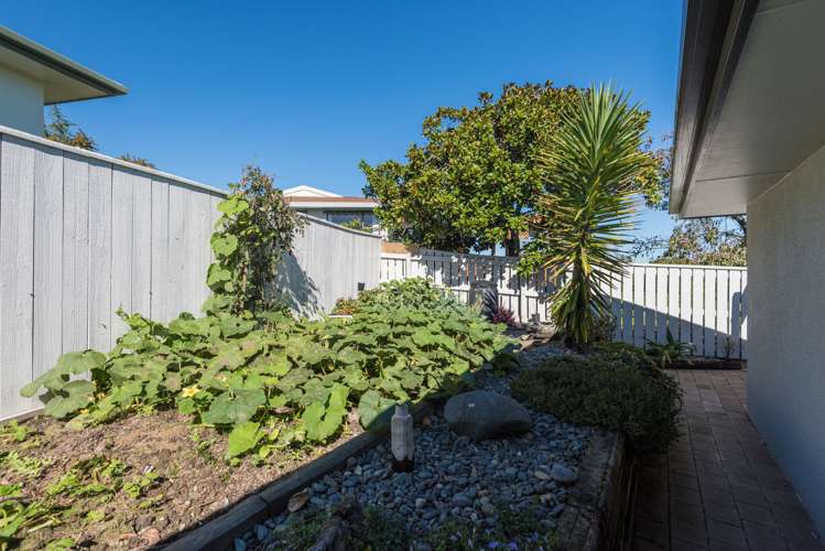 12 Kate Edgar Place Stoke_22