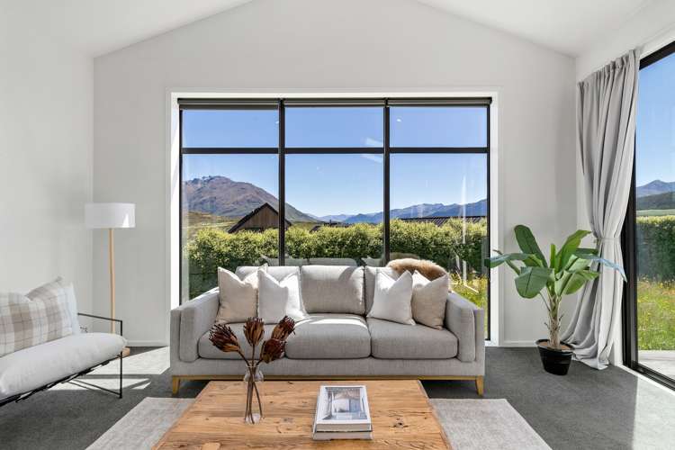 13 Falconer Rise Jacks Point_11