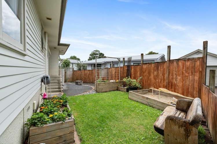 1/12 Riverpark Crescent Henderson_13